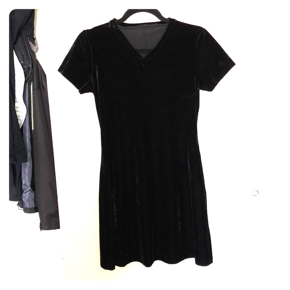 Black velvet dress short sleeves